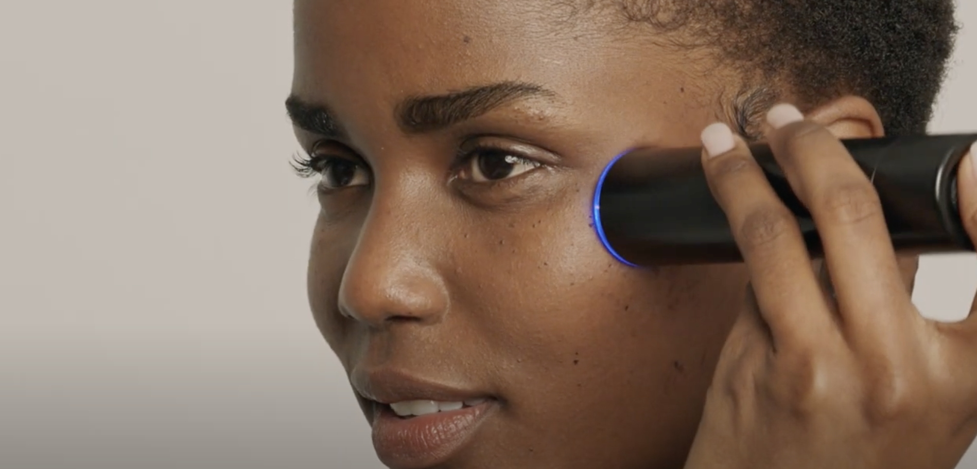 girl using facial laser-lyma