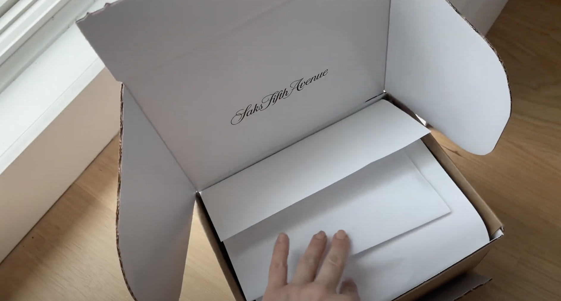 saks fifth avenue-unboxing-...