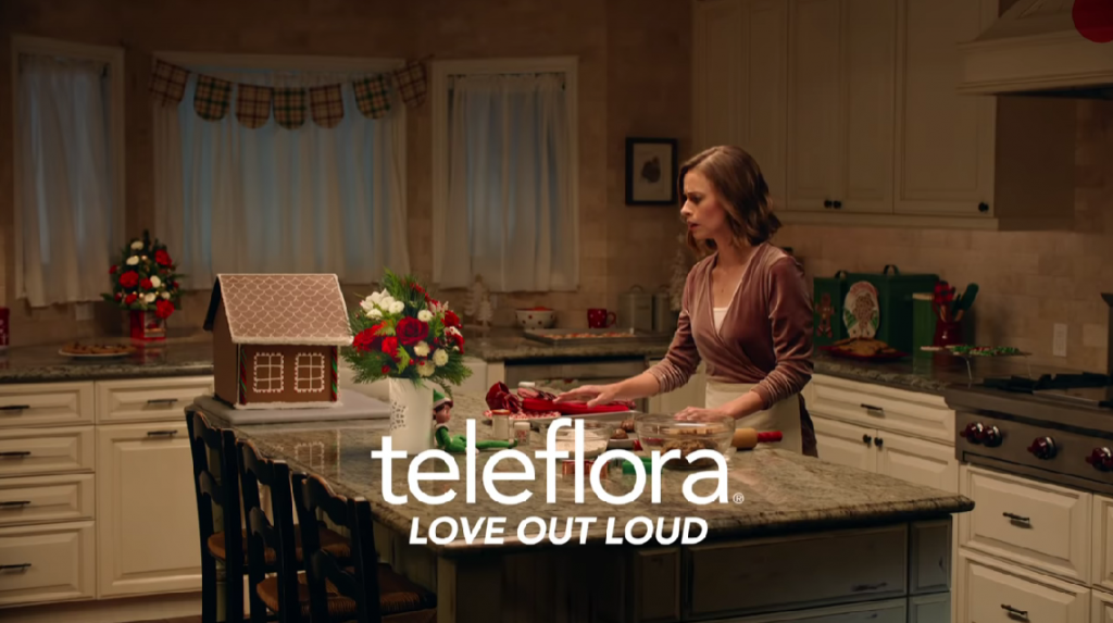 Screen comercial The Elf Teleflora with Women in the Kitchen