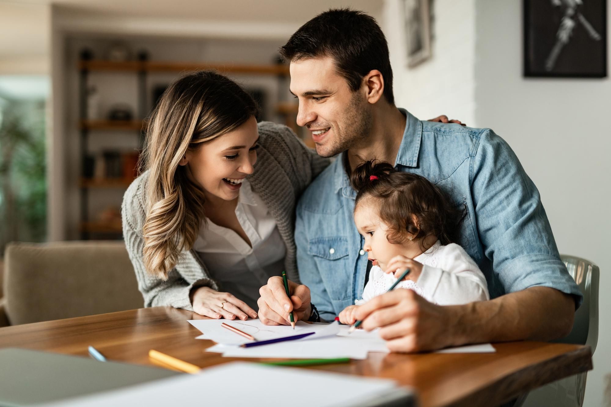 family signing insurance po...