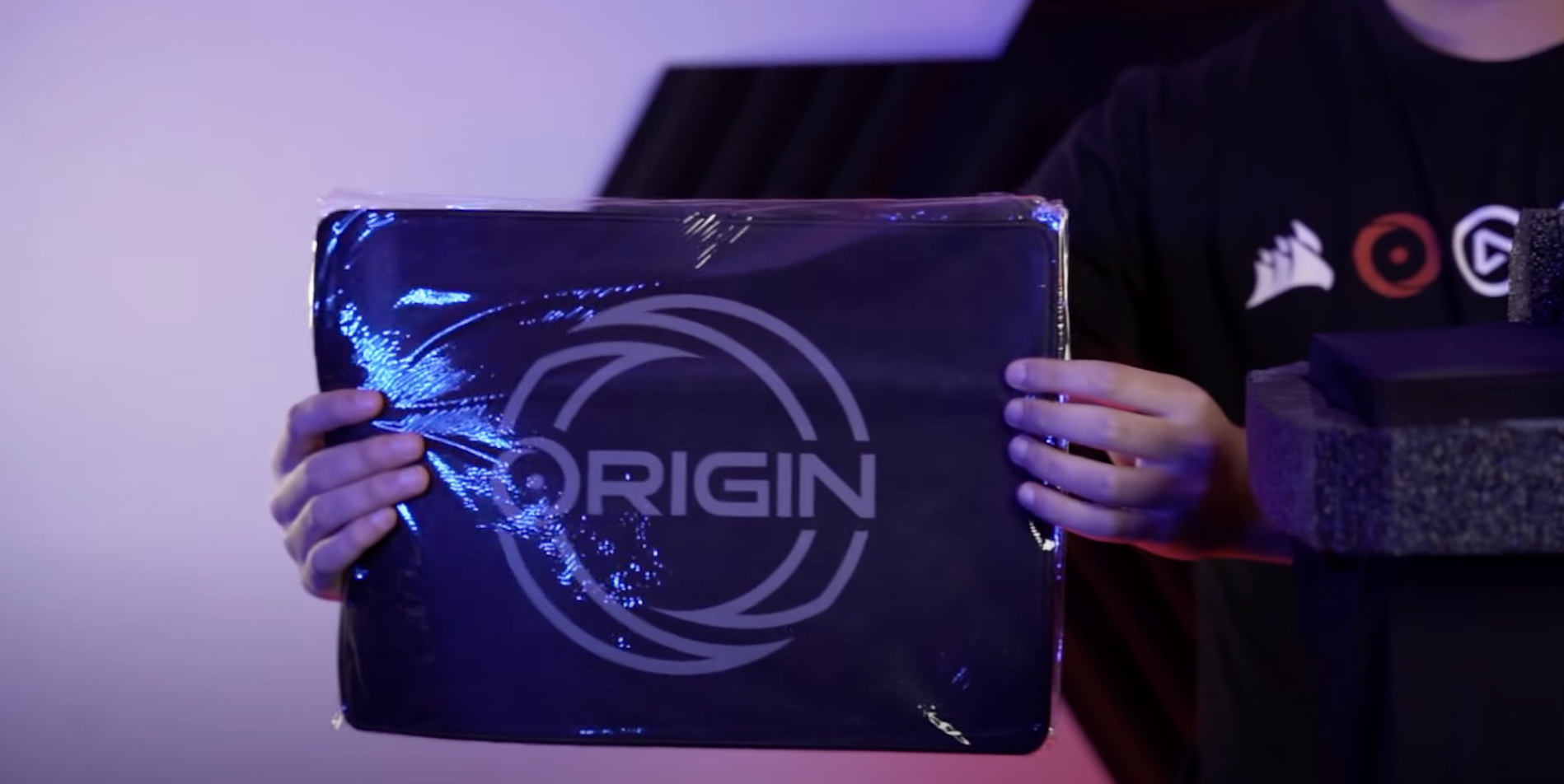 hands holding origin pc con...