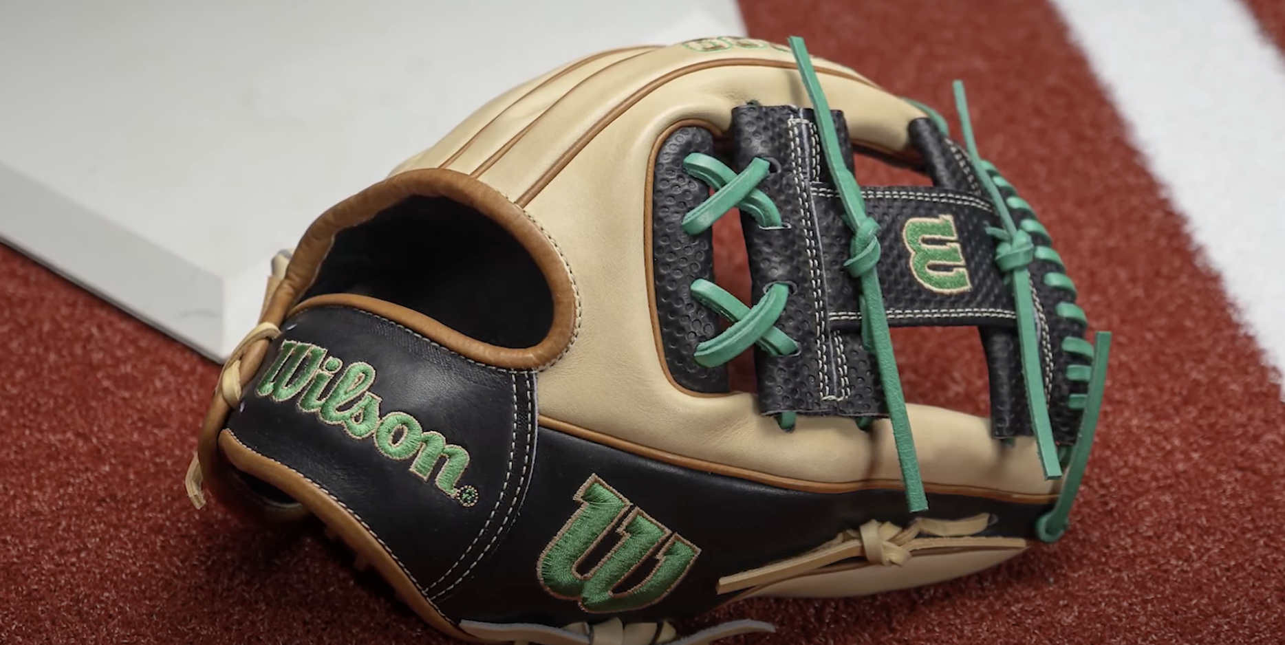 wilson baseball glove-baseb...