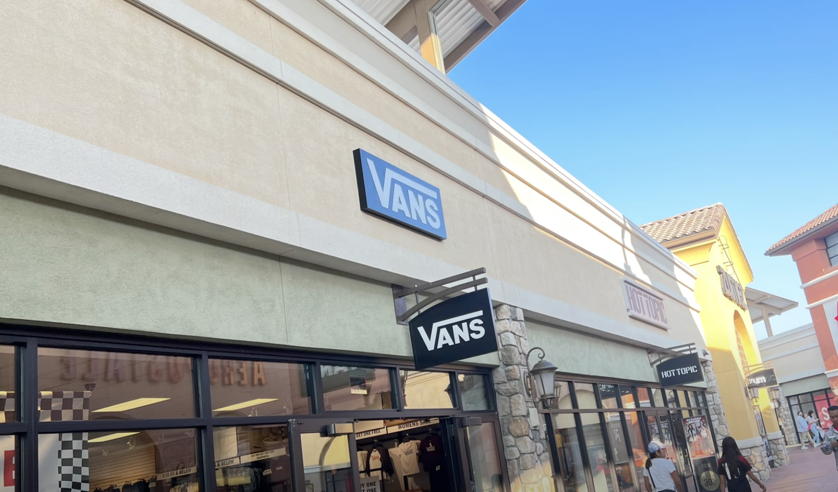 vans-store front