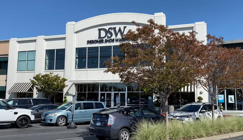 DSW store font