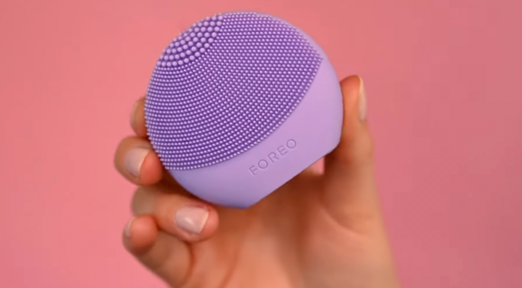 FOREO LUNA™ 4 go
Travel-friendly facial cleansing & massaging device