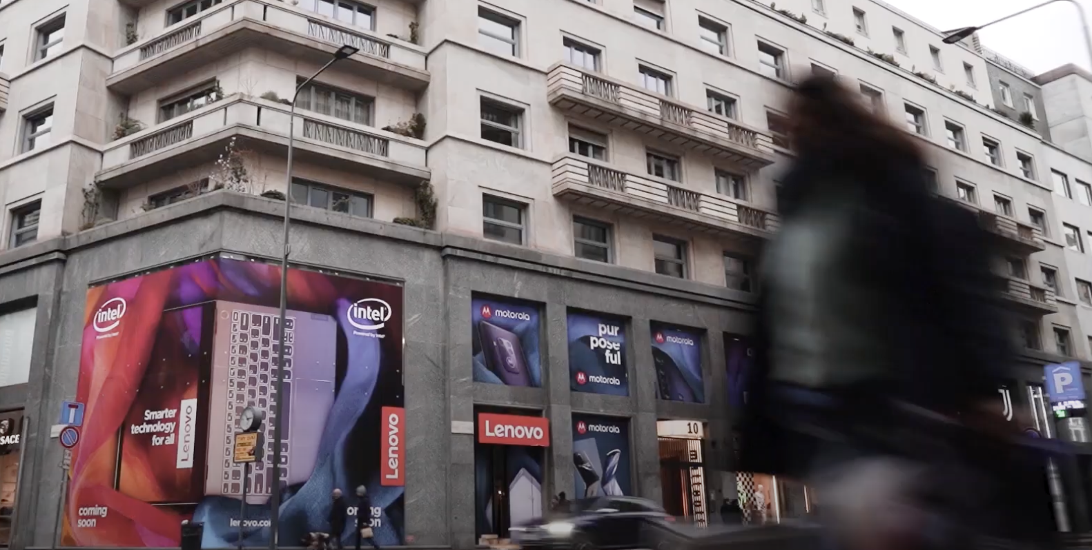 lenovo store front-city