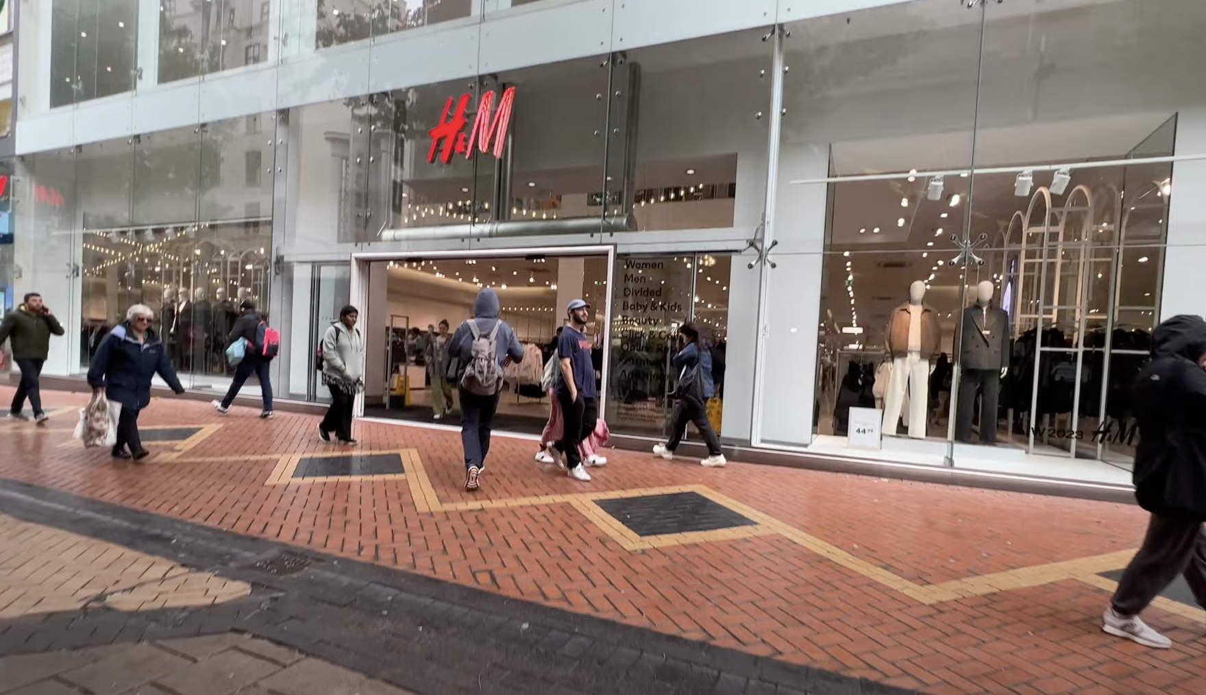 h&m store front