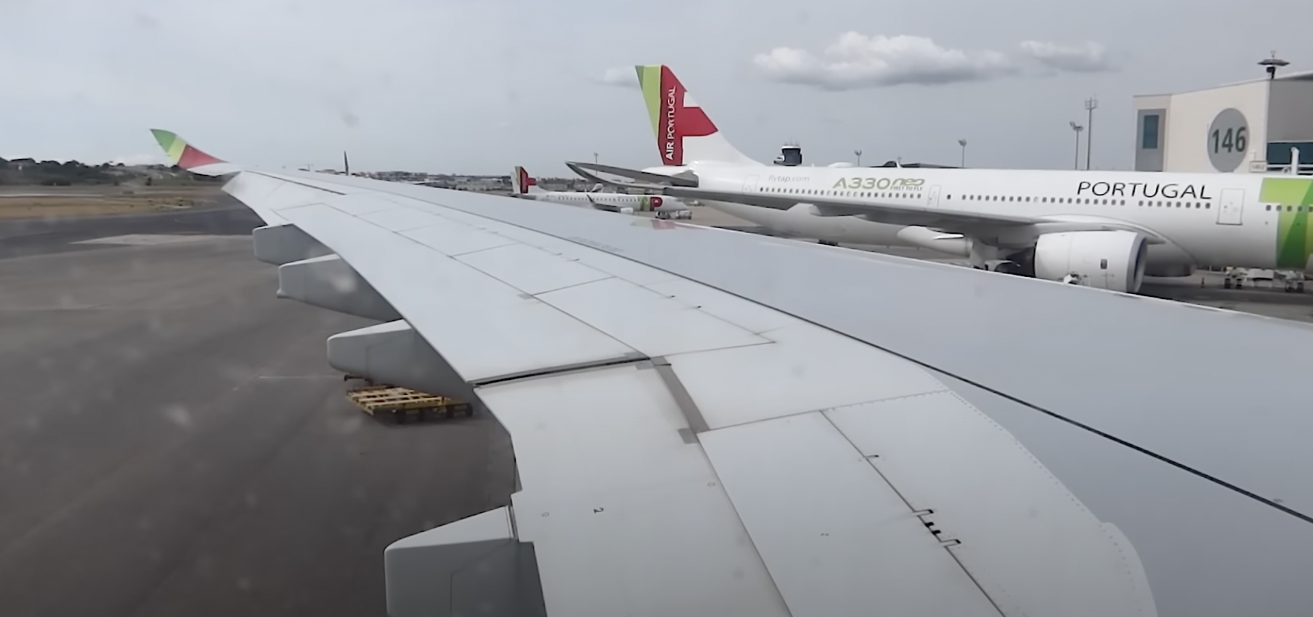 tap air portugal airplane