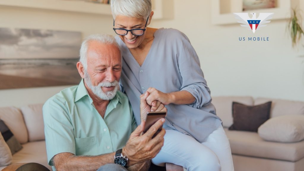 couple using cell phone